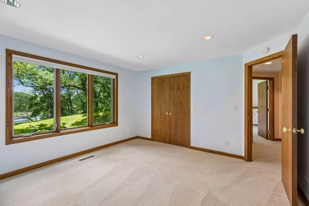 7 Mallard Lane North Oaks, MN 55127