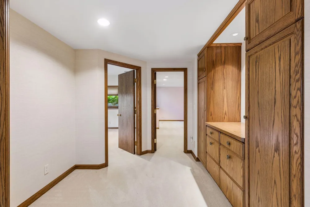 7 Mallard Lane North Oaks, MN 55127
