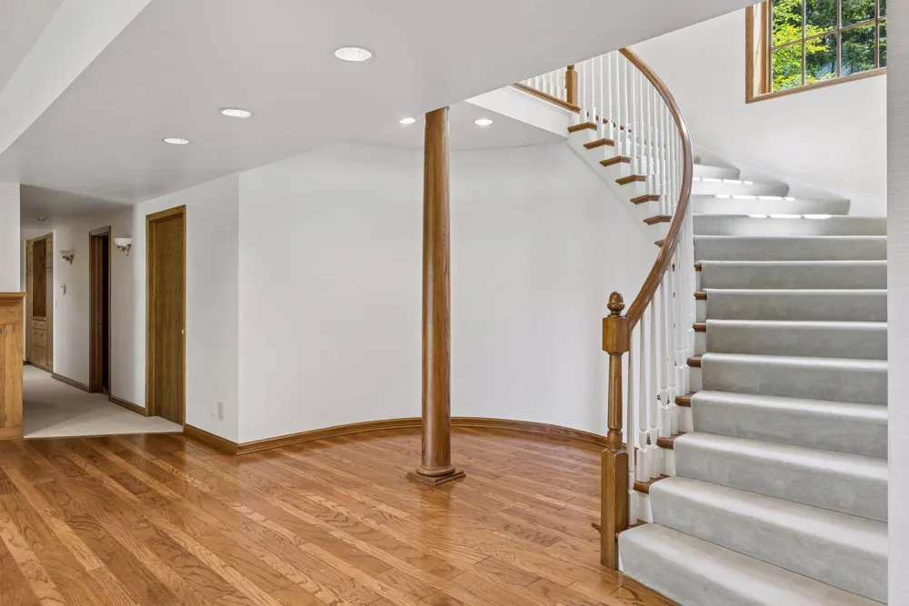7 Mallard Lane North Oaks, MN 55127