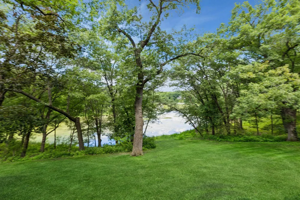 7 Mallard Lane North Oaks, MN 55127