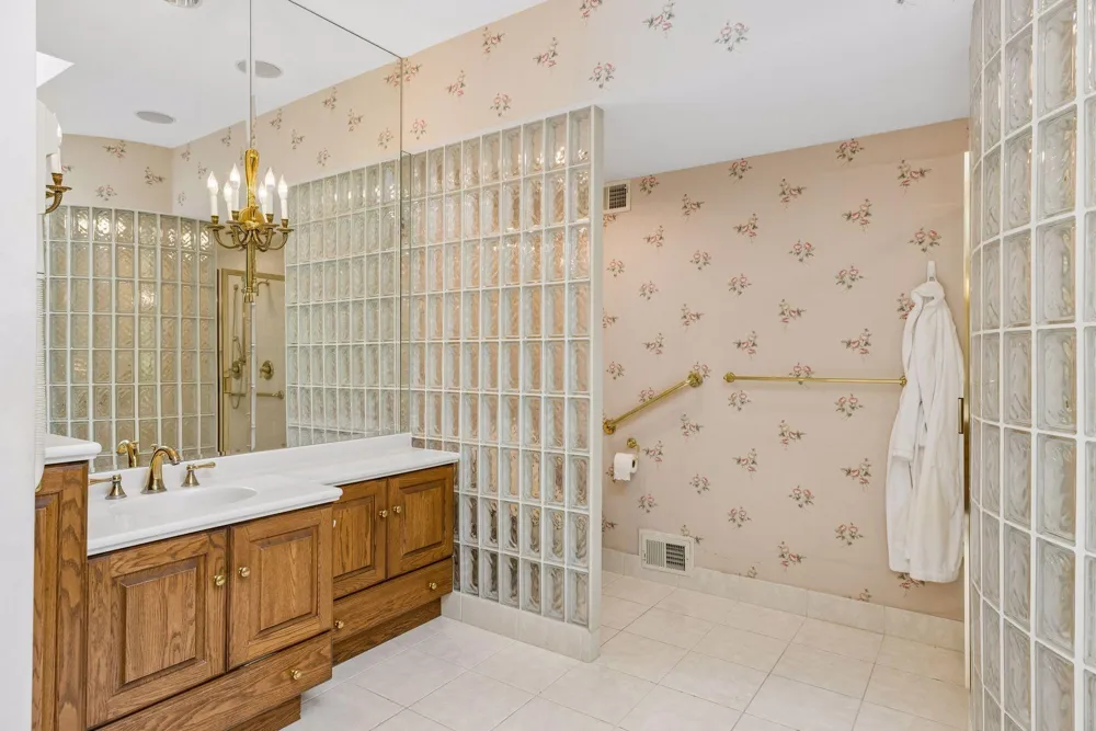 7 Mallard Lane North Oaks, MN 55127