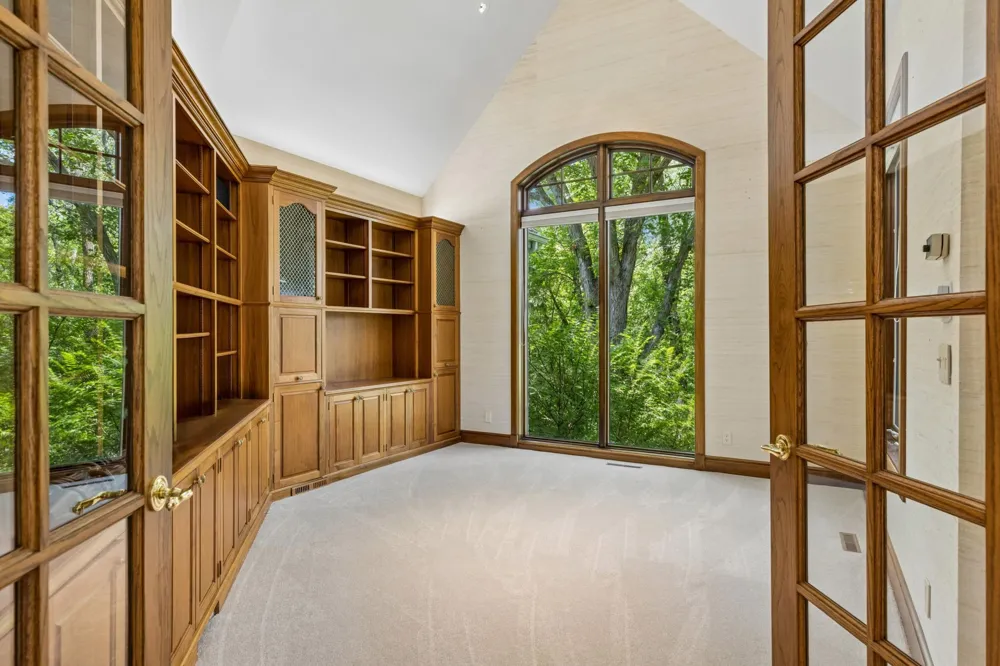 7 Mallard Lane North Oaks, MN 55127
