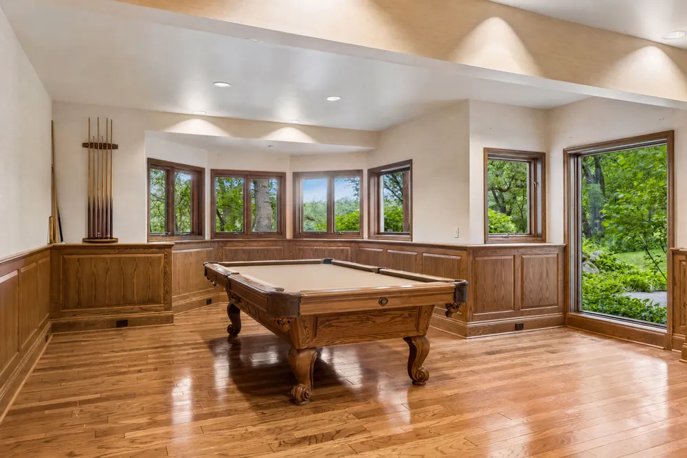 7 Mallard Lane North Oaks, MN 55127
