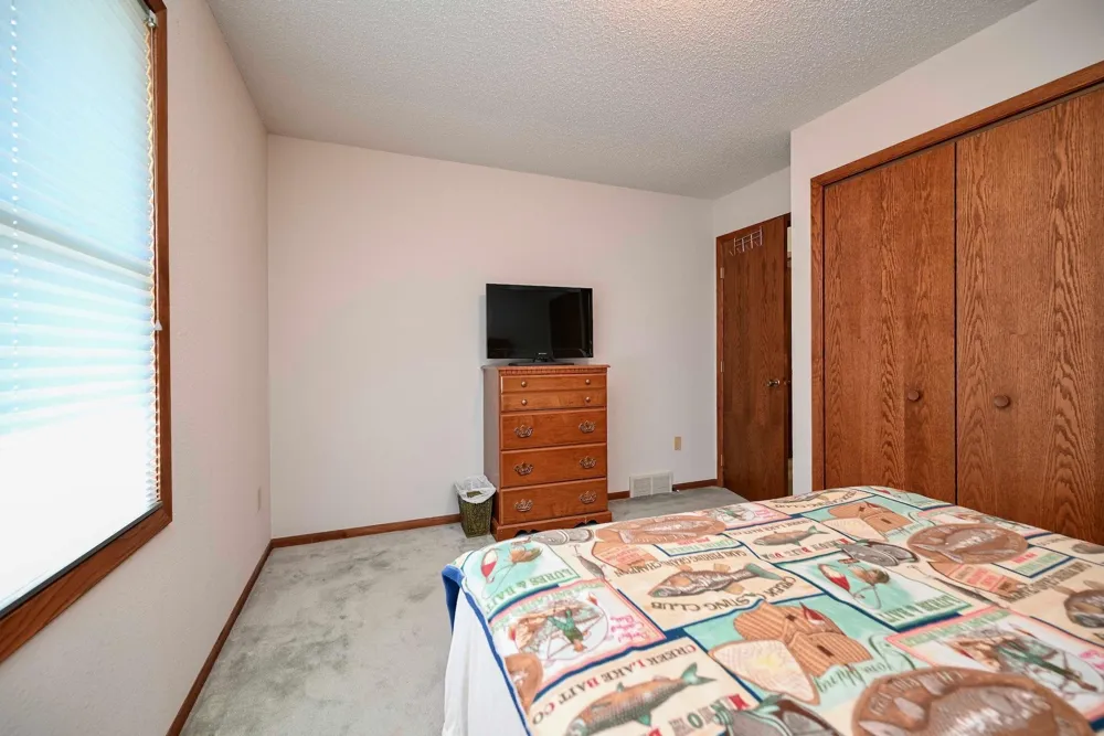 30 Tews Avenue Lewiston, MN 55952