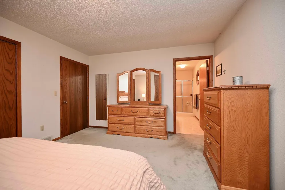 30 Tews Avenue Lewiston, MN 55952