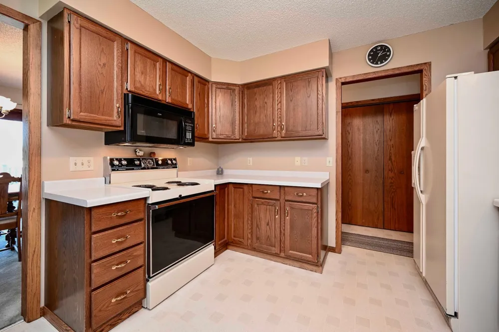 30 Tews Avenue Lewiston, MN 55952