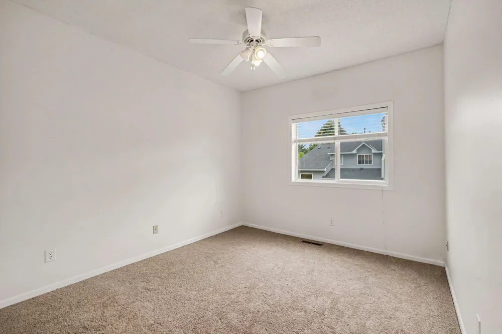 697 Kingfisher Lane #H Woodbury, MN 55125