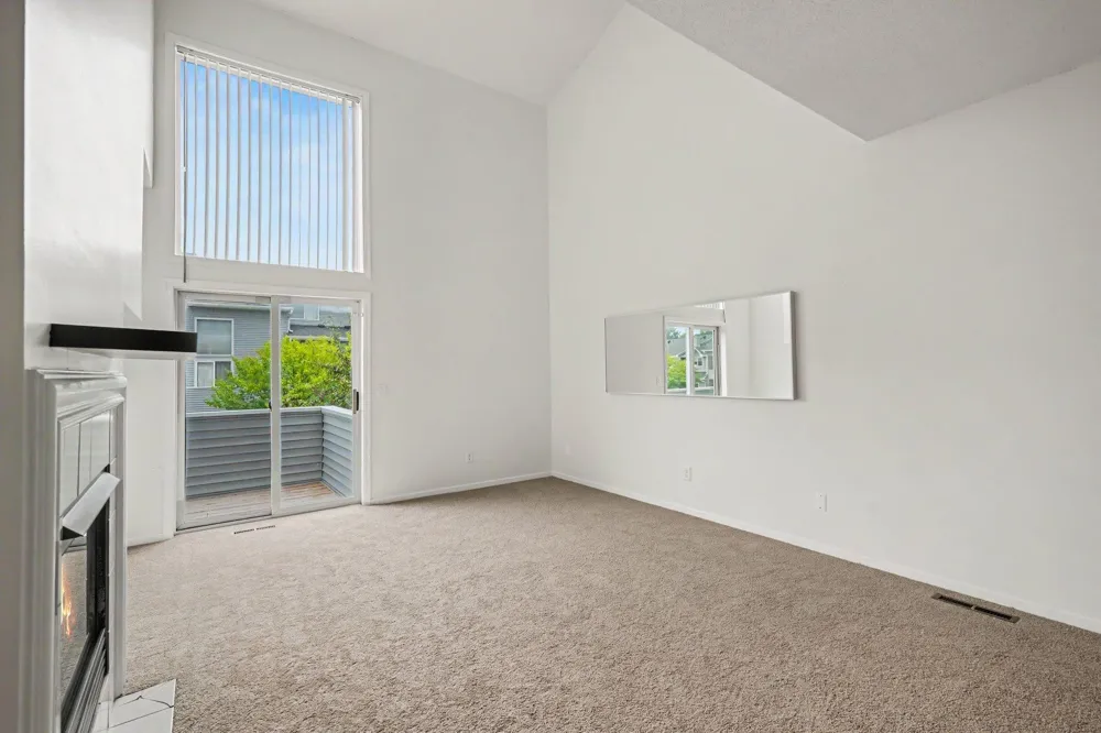 697 Kingfisher Lane #H Woodbury, MN 55125