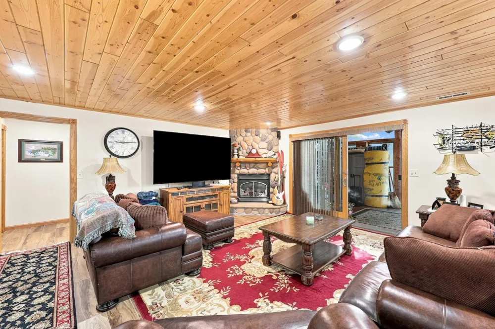 24011 Woodland Lane Detroit Lakes, MN 56501