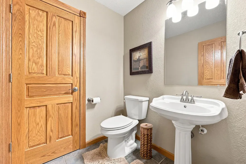 24011 Woodland Lane Detroit Lakes, MN 56501