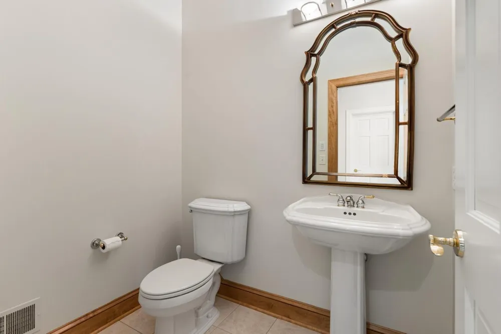 8665 Wynstone Pass Eden Prairie, MN 55347