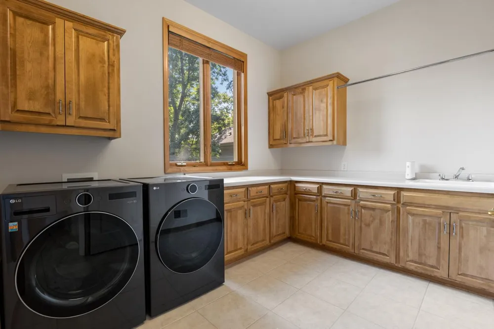 8665 Wynstone Pass Eden Prairie, MN 55347