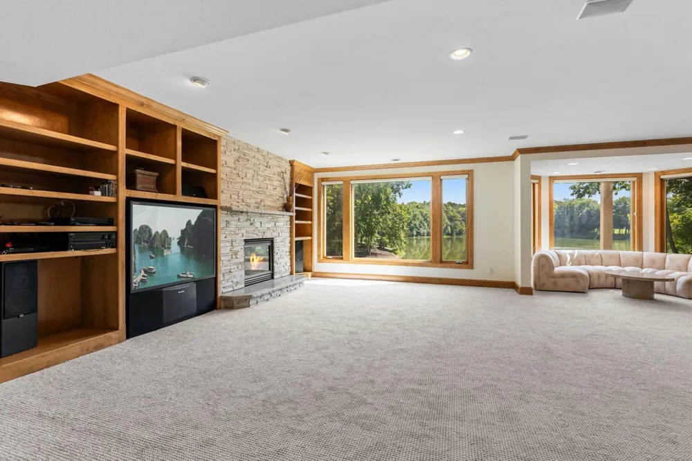 8665 Wynstone Pass Eden Prairie, MN 55347