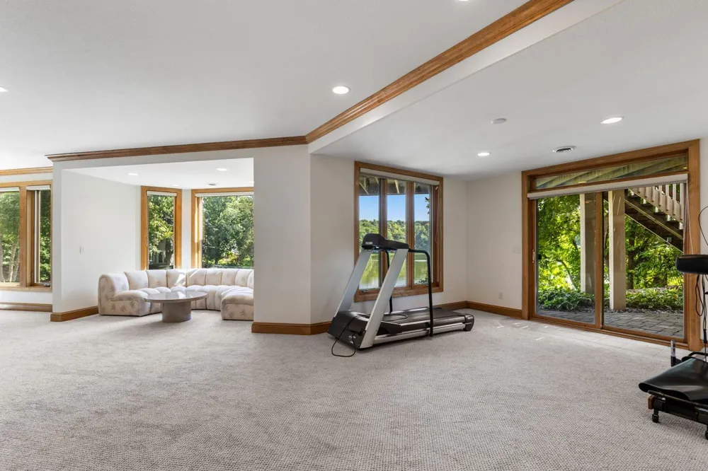 8665 Wynstone Pass Eden Prairie, MN 55347