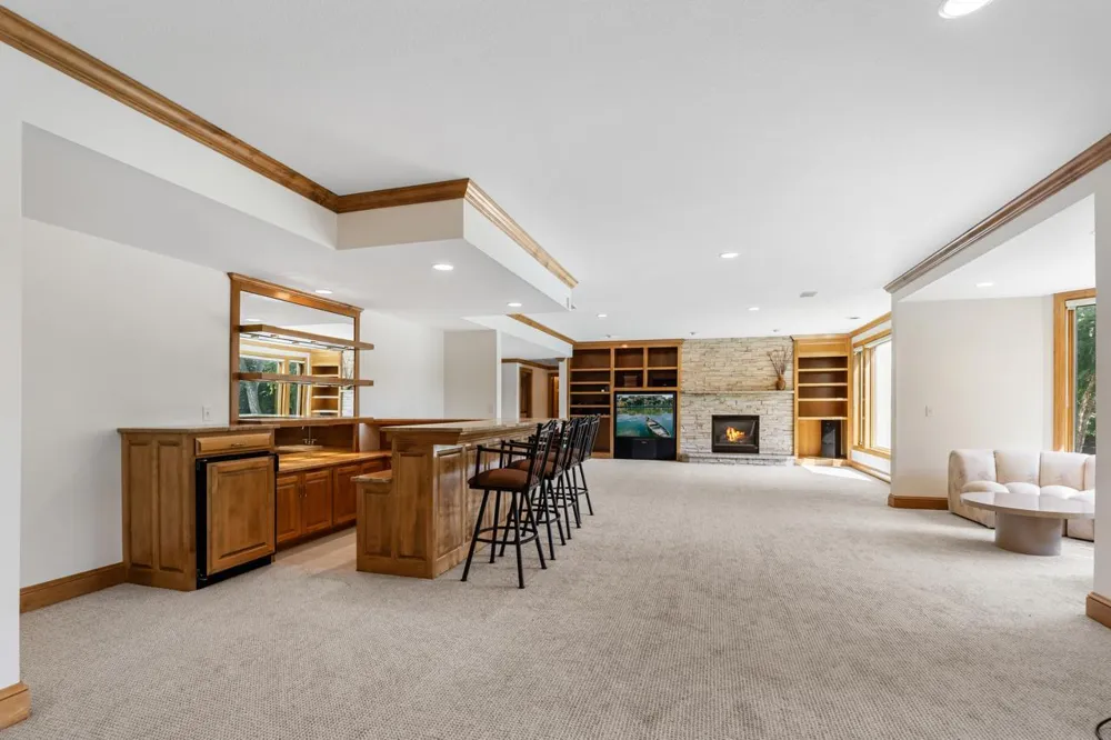 8665 Wynstone Pass Eden Prairie, MN 55347