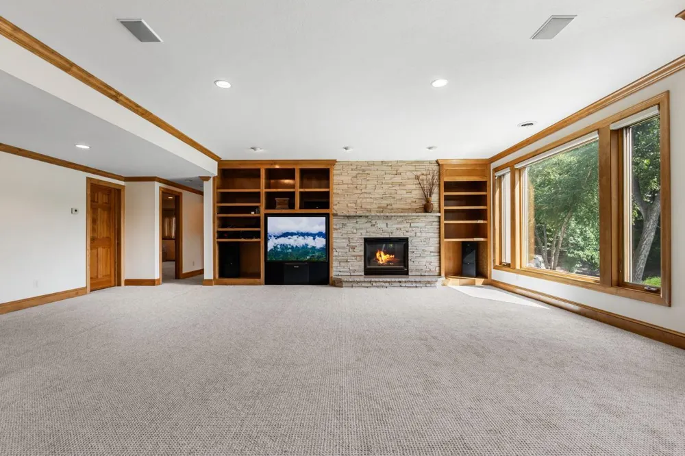 8665 Wynstone Pass Eden Prairie, MN 55347