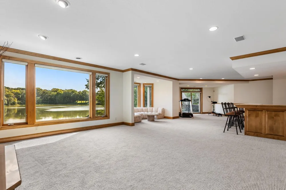 8665 Wynstone Pass Eden Prairie, MN 55347