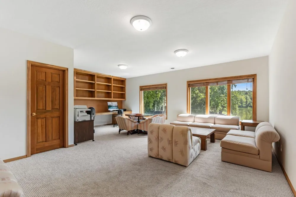 8665 Wynstone Pass Eden Prairie, MN 55347