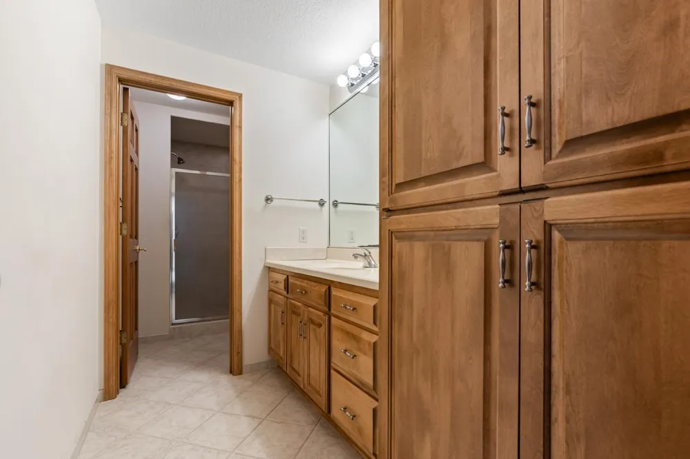 8665 Wynstone Pass Eden Prairie, MN 55347