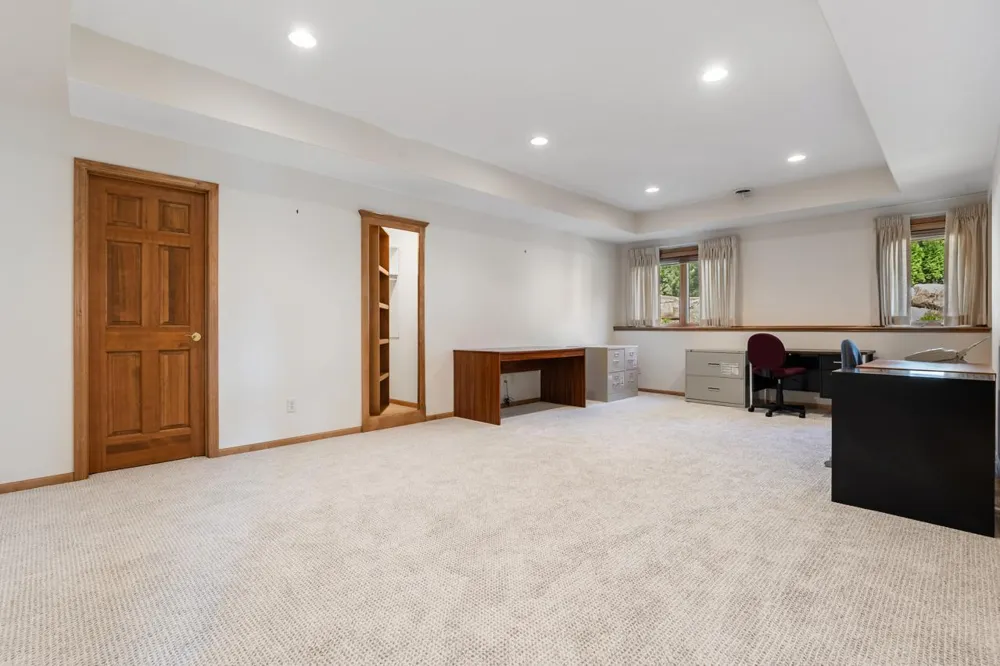 8665 Wynstone Pass Eden Prairie, MN 55347