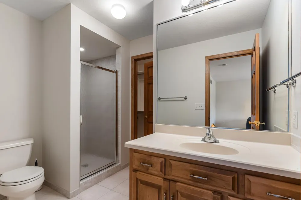 8665 Wynstone Pass Eden Prairie, MN 55347