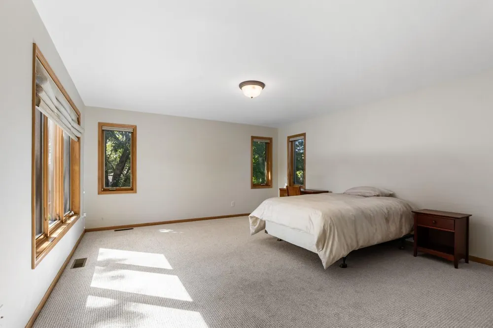 8665 Wynstone Pass Eden Prairie, MN 55347
