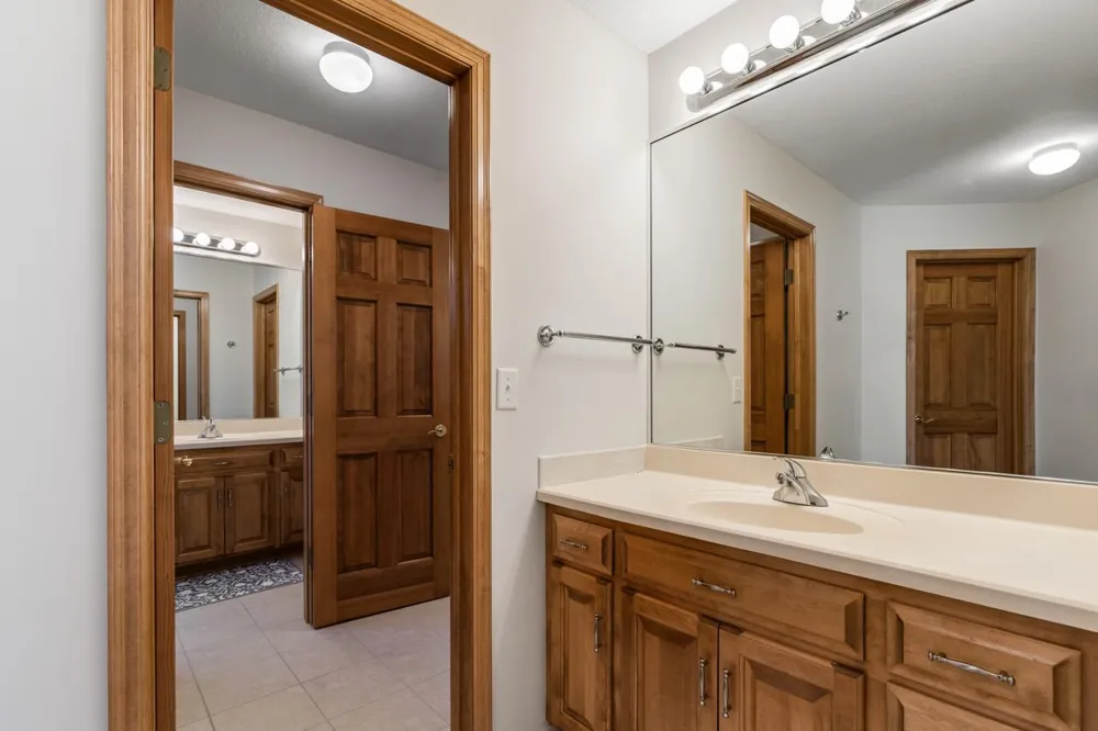 8665 Wynstone Pass Eden Prairie, MN 55347