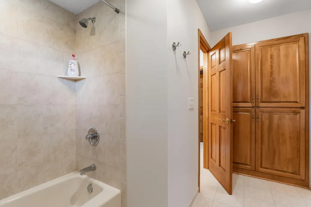 8665 Wynstone Pass Eden Prairie, MN 55347