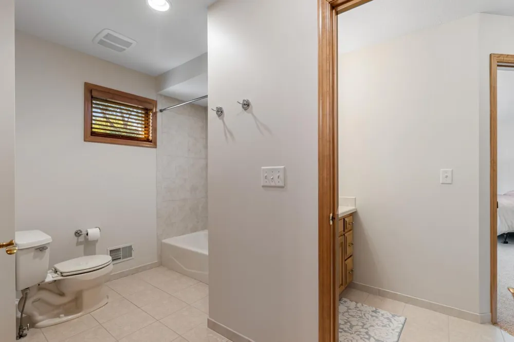 8665 Wynstone Pass Eden Prairie, MN 55347