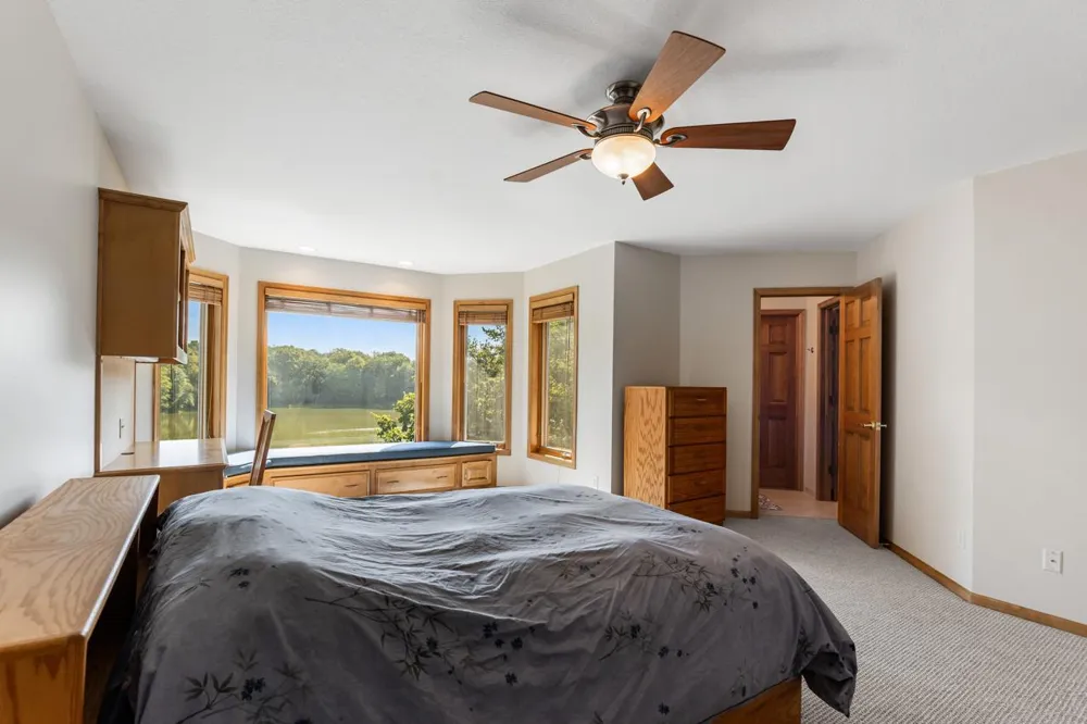 8665 Wynstone Pass Eden Prairie, MN 55347