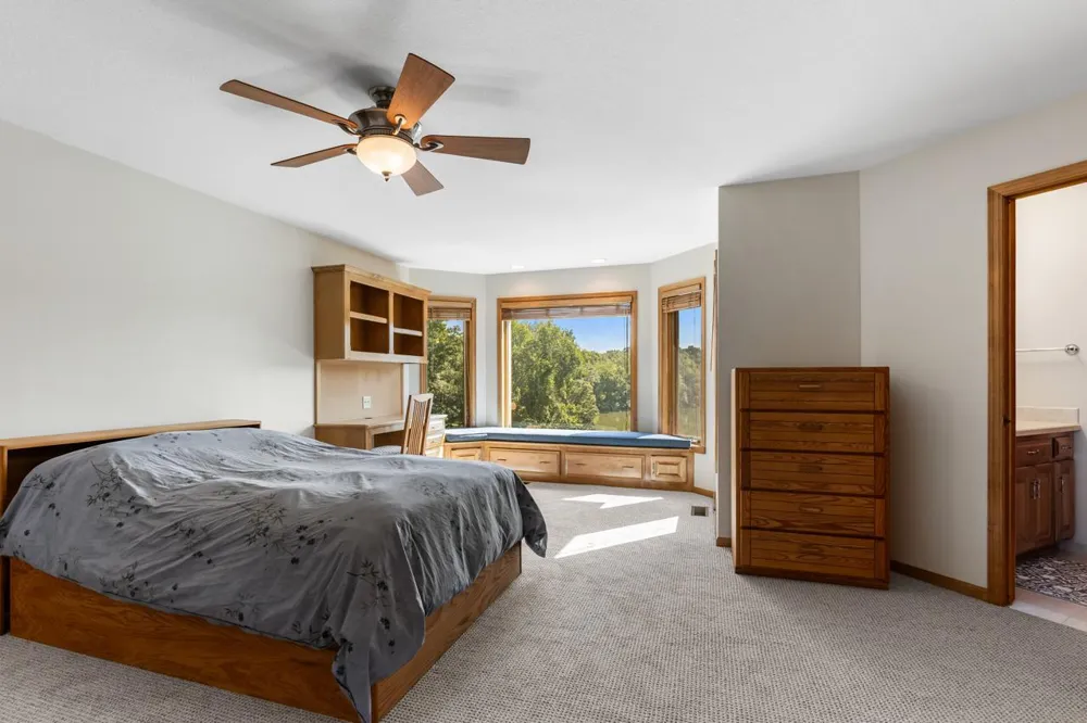 8665 Wynstone Pass Eden Prairie, MN 55347