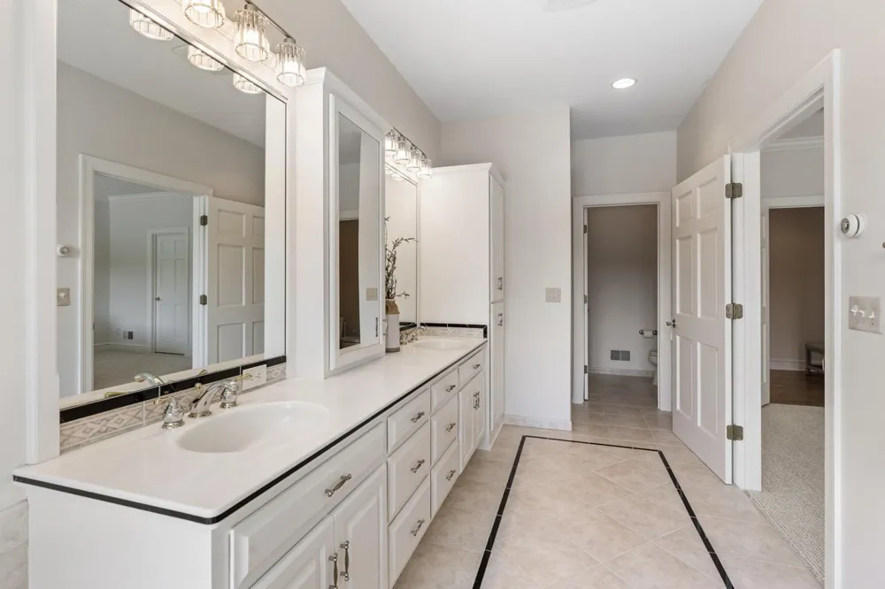 8665 Wynstone Pass Eden Prairie, MN 55347