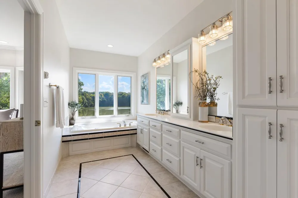 8665 Wynstone Pass Eden Prairie, MN 55347
