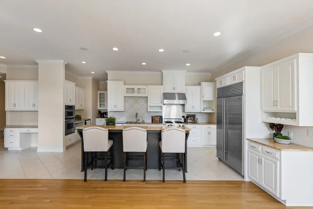 8665 Wynstone Pass Eden Prairie, MN 55347