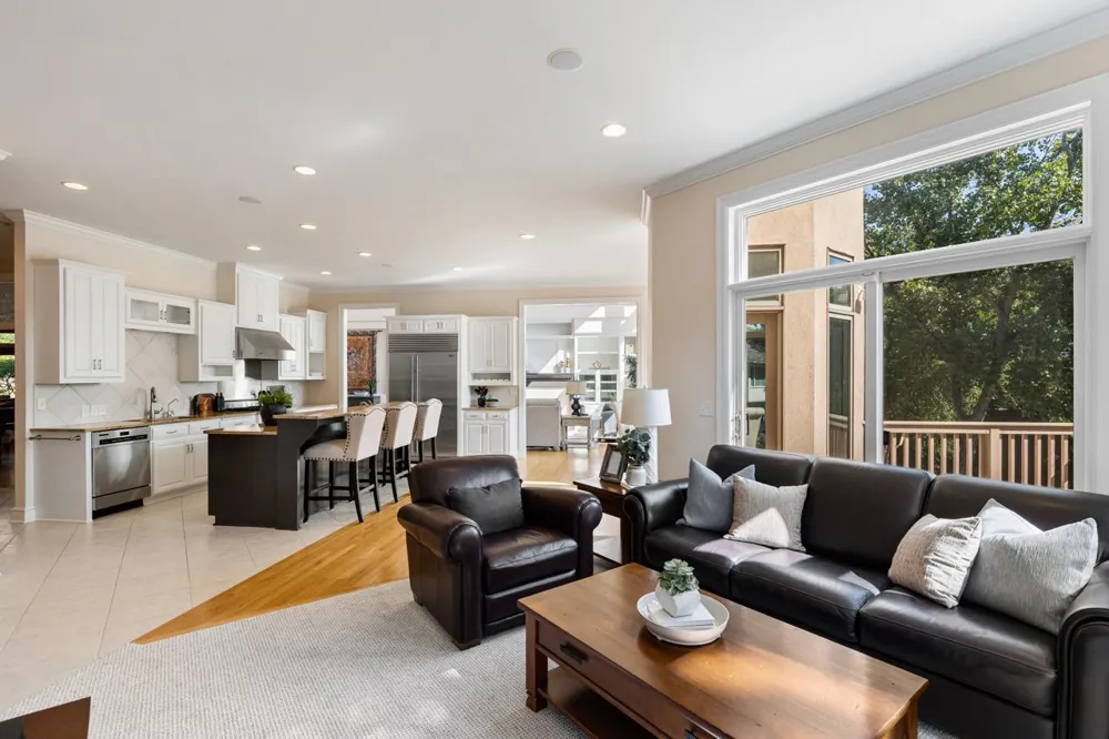 8665 Wynstone Pass Eden Prairie, MN 55347