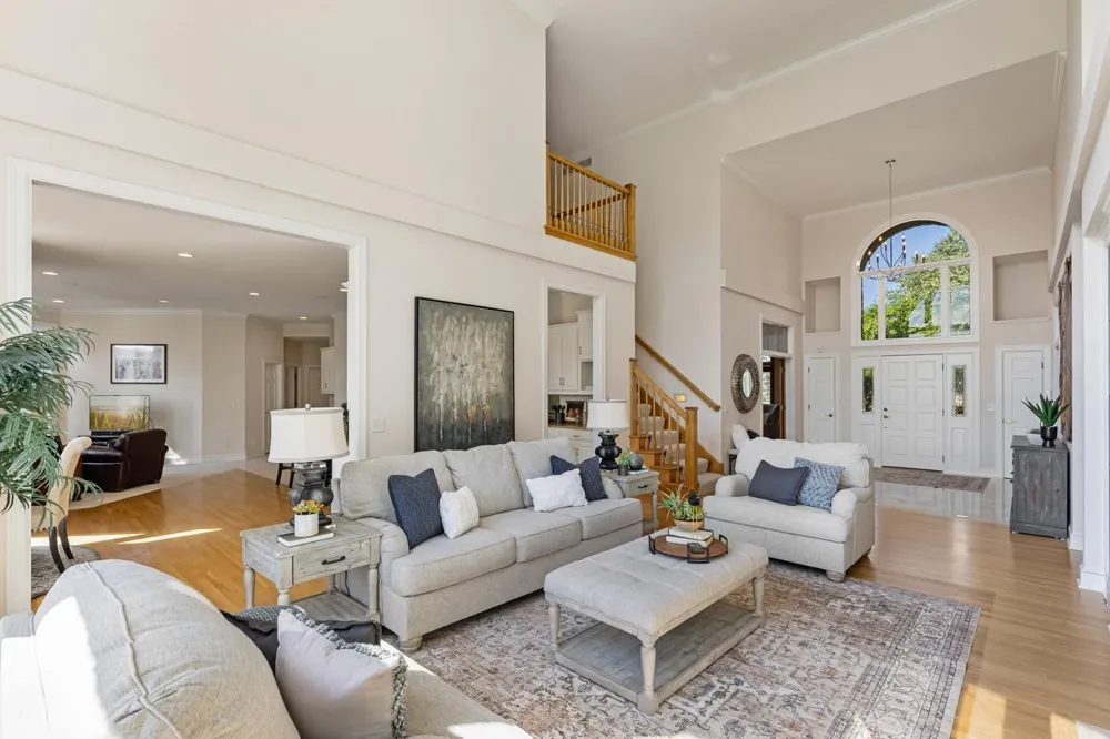 8665 Wynstone Pass Eden Prairie, MN 55347