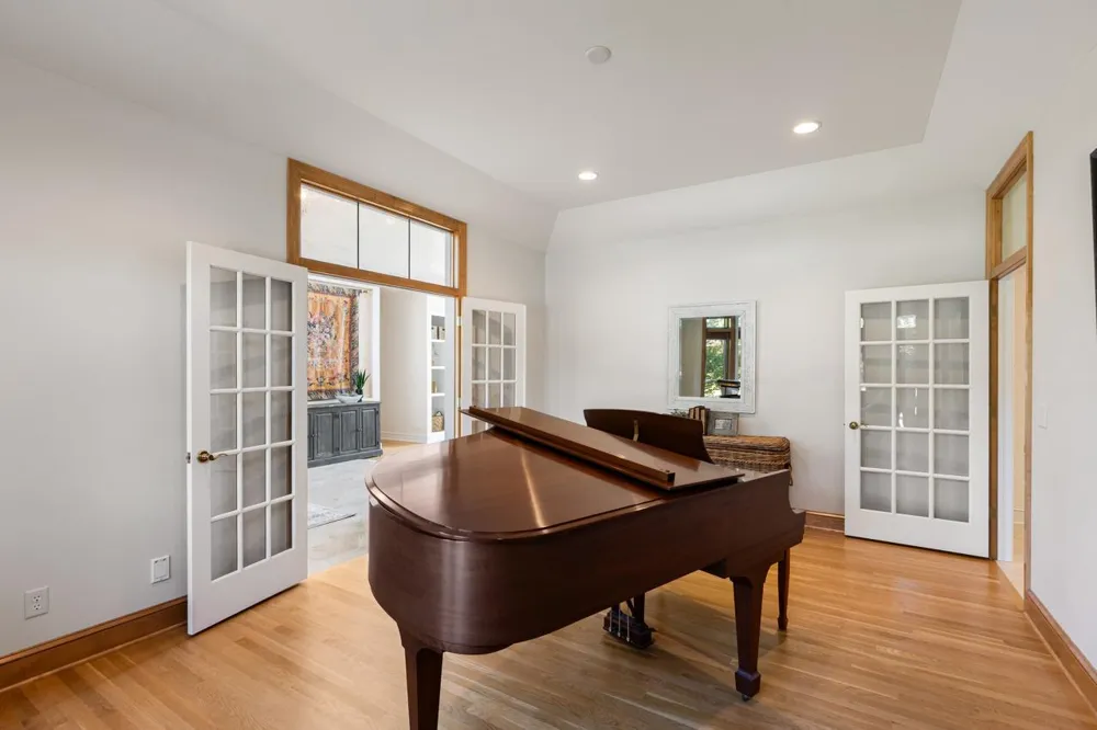 8665 Wynstone Pass Eden Prairie, MN 55347