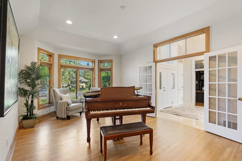 8665 Wynstone Pass Eden Prairie, MN 55347
