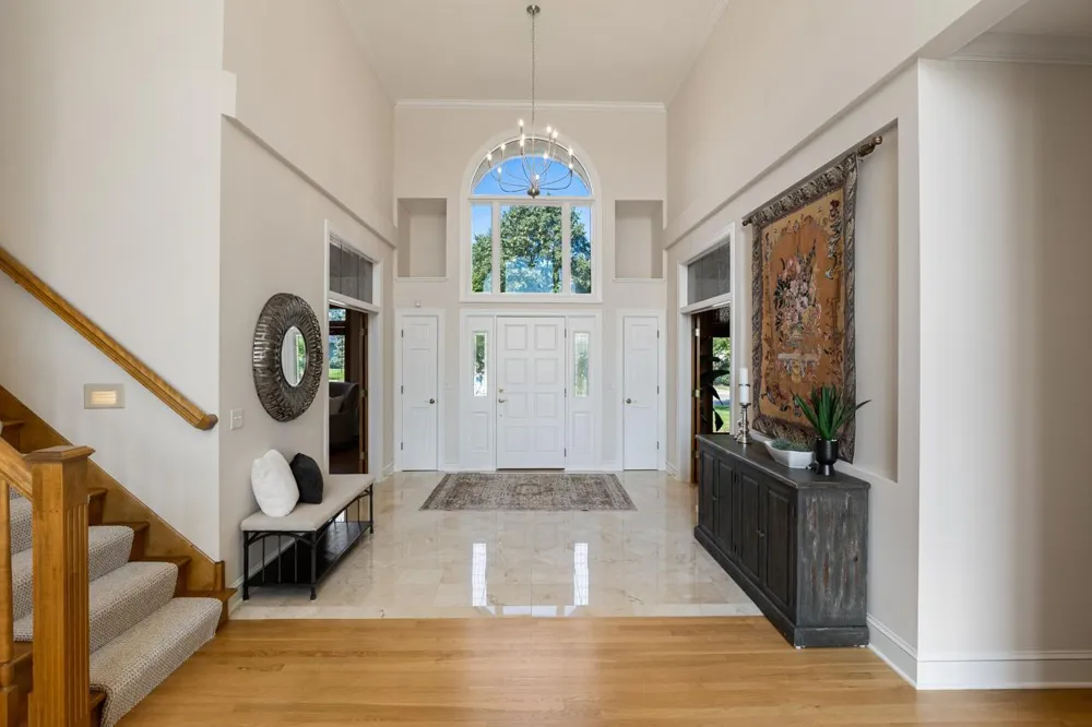 8665 Wynstone Pass Eden Prairie, MN 55347