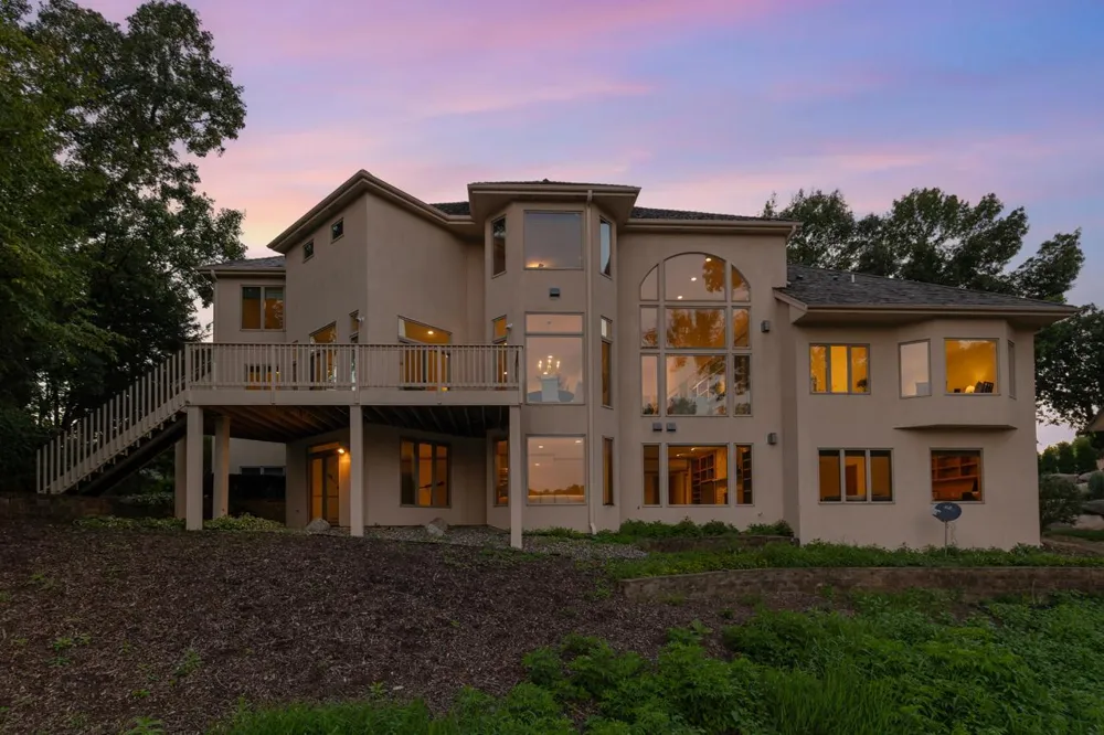 8665 Wynstone Pass Eden Prairie, MN 55347