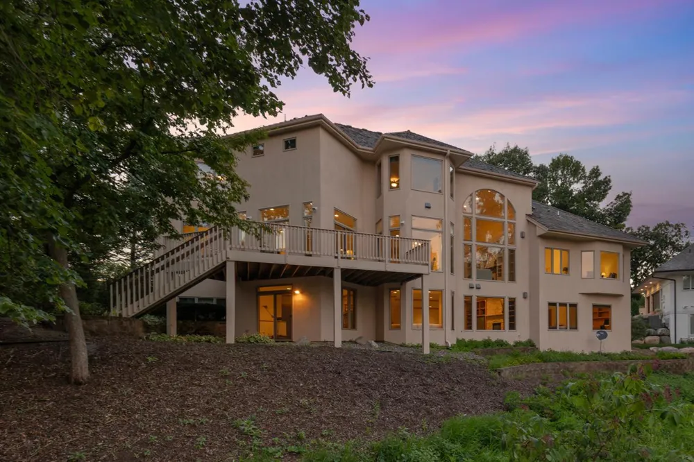 8665 Wynstone Pass Eden Prairie, MN 55347