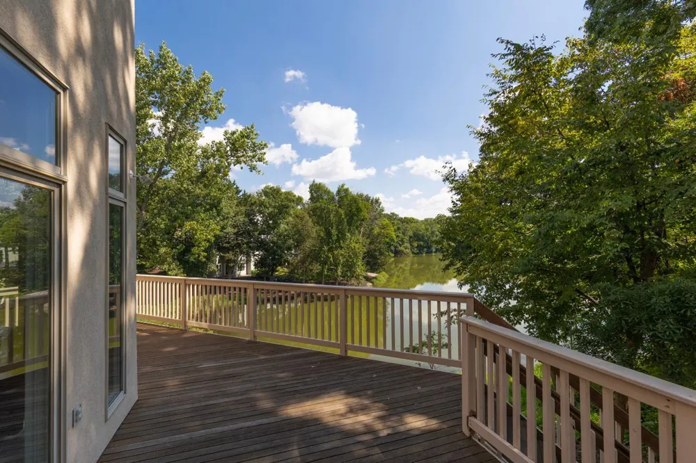 8665 Wynstone Pass Eden Prairie, MN 55347