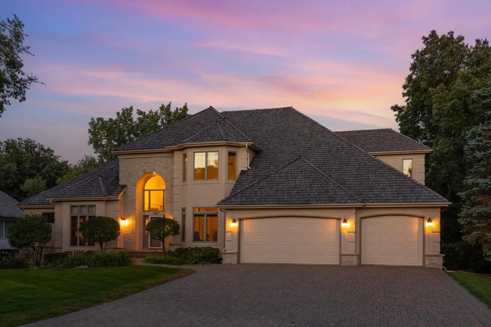 8665 Wynstone Pass Eden Prairie, MN 55347