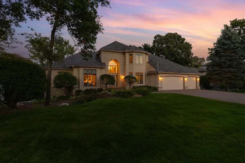 8665 Wynstone Pass Eden Prairie, MN 55347