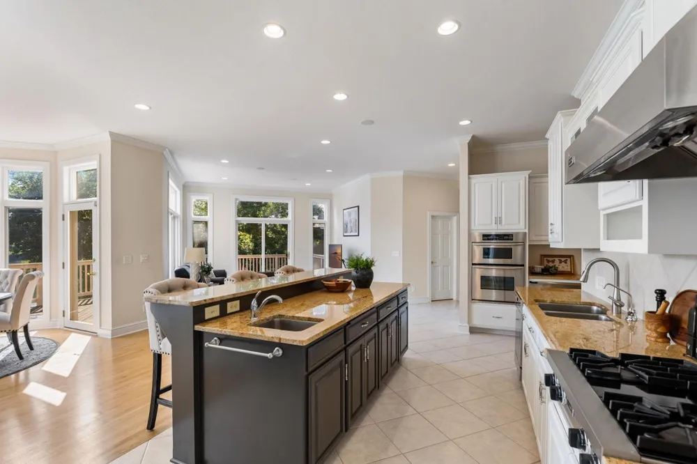 8665 Wynstone Pass Eden Prairie, MN 55347