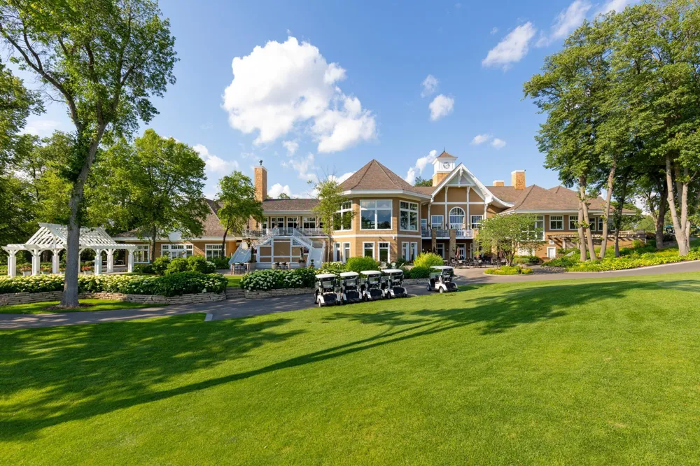 8665 Wynstone Pass Eden Prairie, MN 55347
