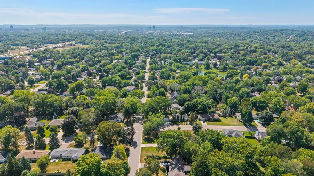 5916 Code Avenue Edina, MN 55436