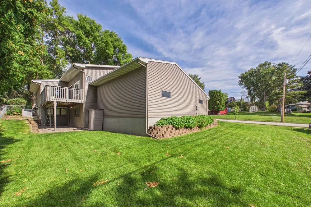 3024 Crescent Lane NW Rochester, MN 55901