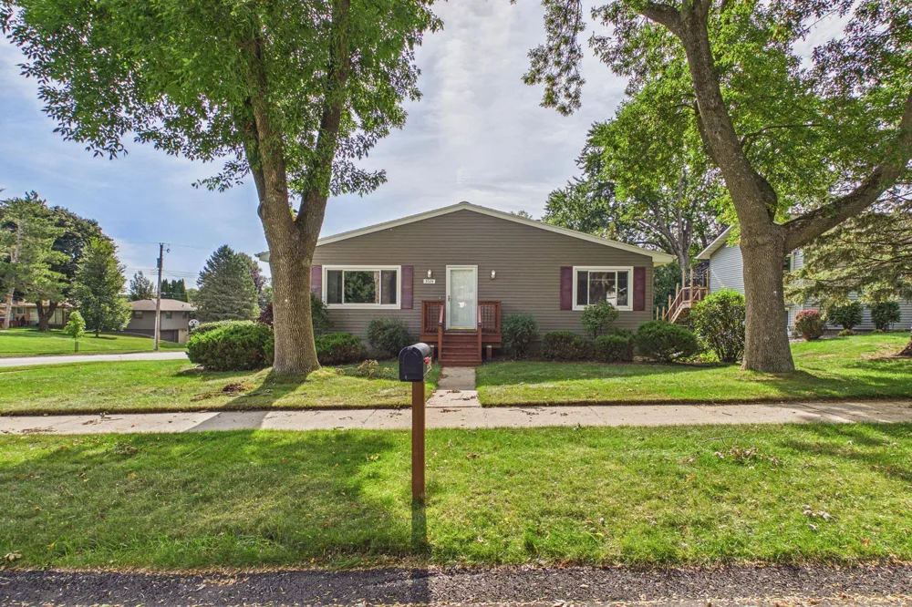 3024 Crescent Lane NW Rochester, MN 55901