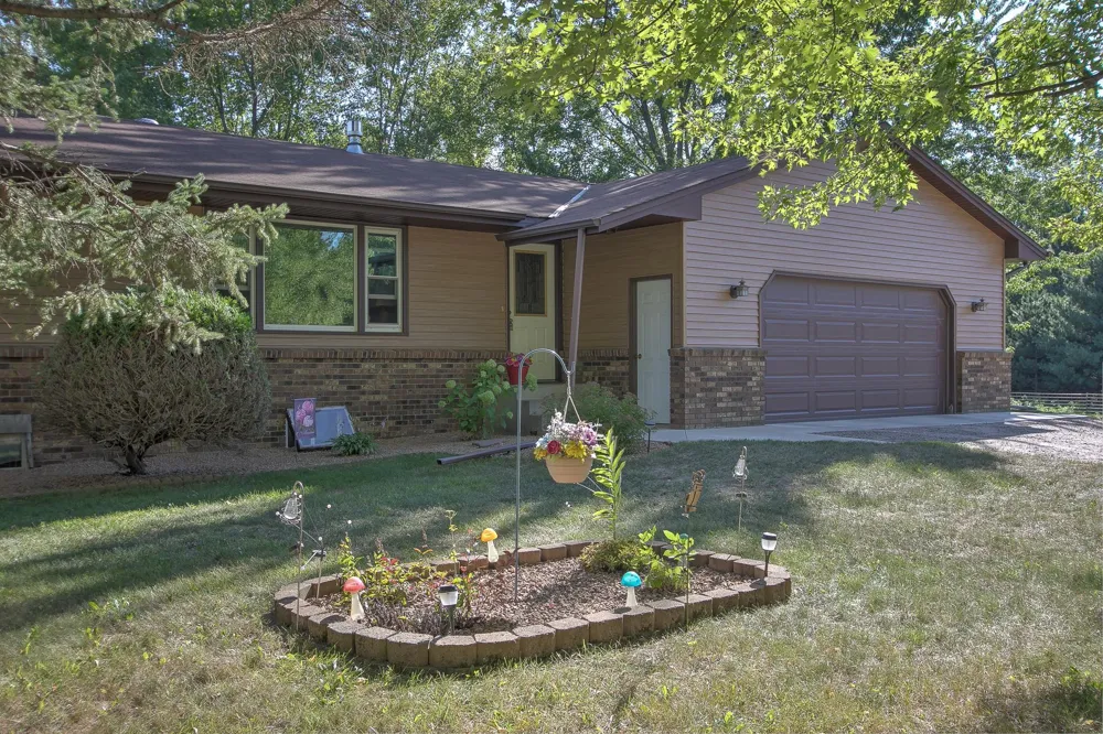 4444 297th Avenue NE Isanti, MN 55040